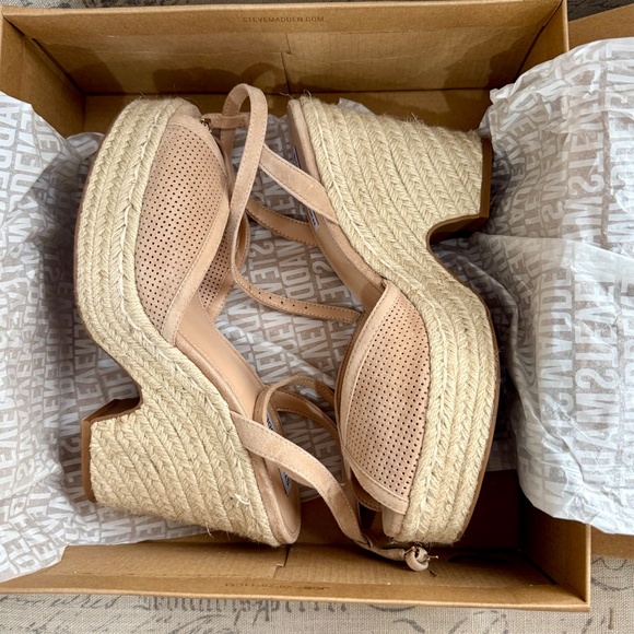 Steve Madden Sydnee Heeled Sandal(Tan Suede) - Picture 2 of 8